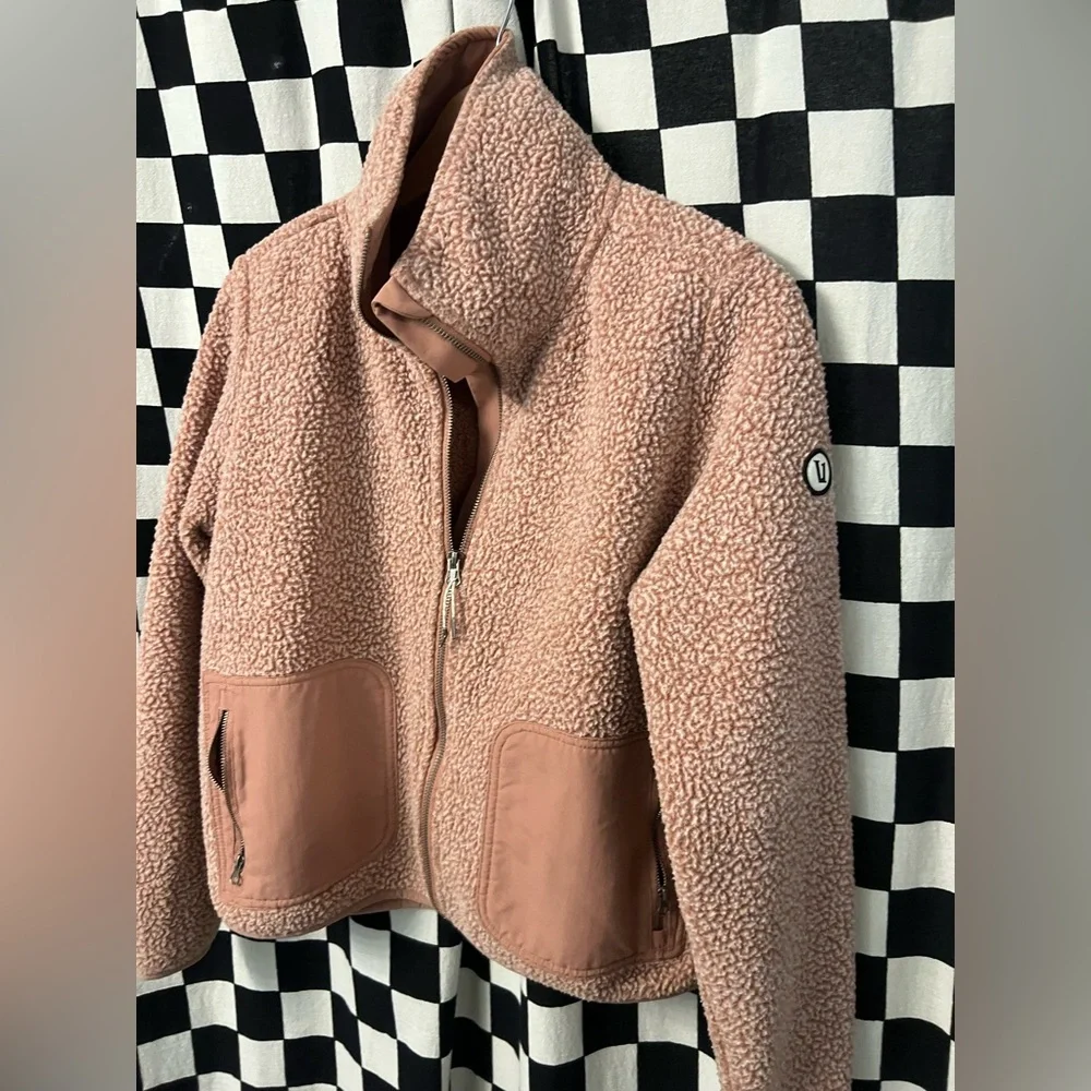 Vuori Women's Alpine Sherpa Jacket - Picture 13 of 16